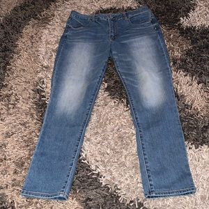 American Eagle Super Stretch Size 14 Short good cond inseam 27 1/2